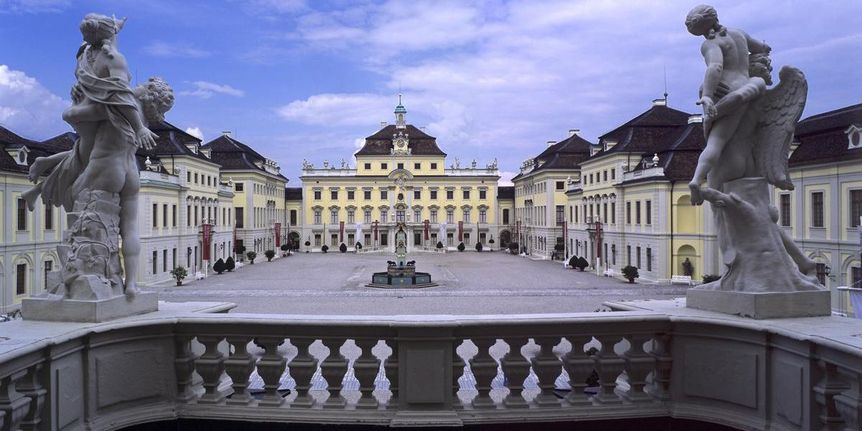 Blick vom Neuen auf den Alten Hauptbau