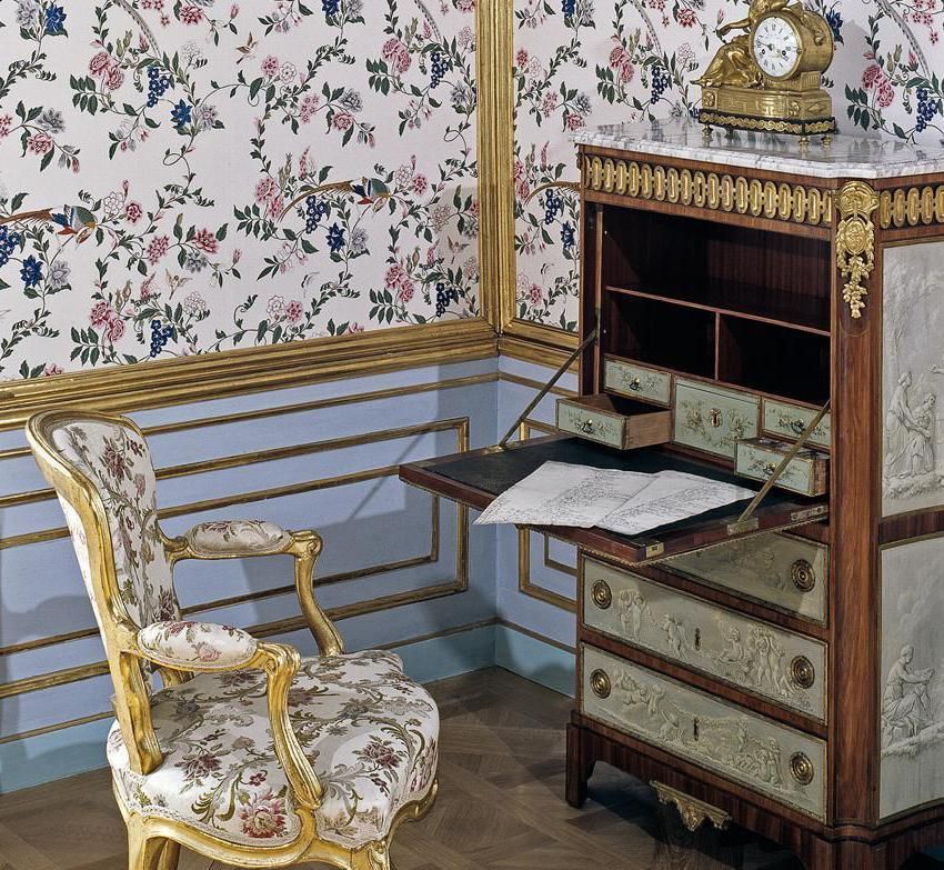 Writing cabinet from Paris, circa 1770/75. Image: Writing cabinet from Paris, circa 1770/75.